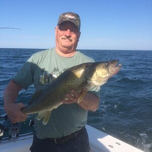 8 lb walleye.JPG